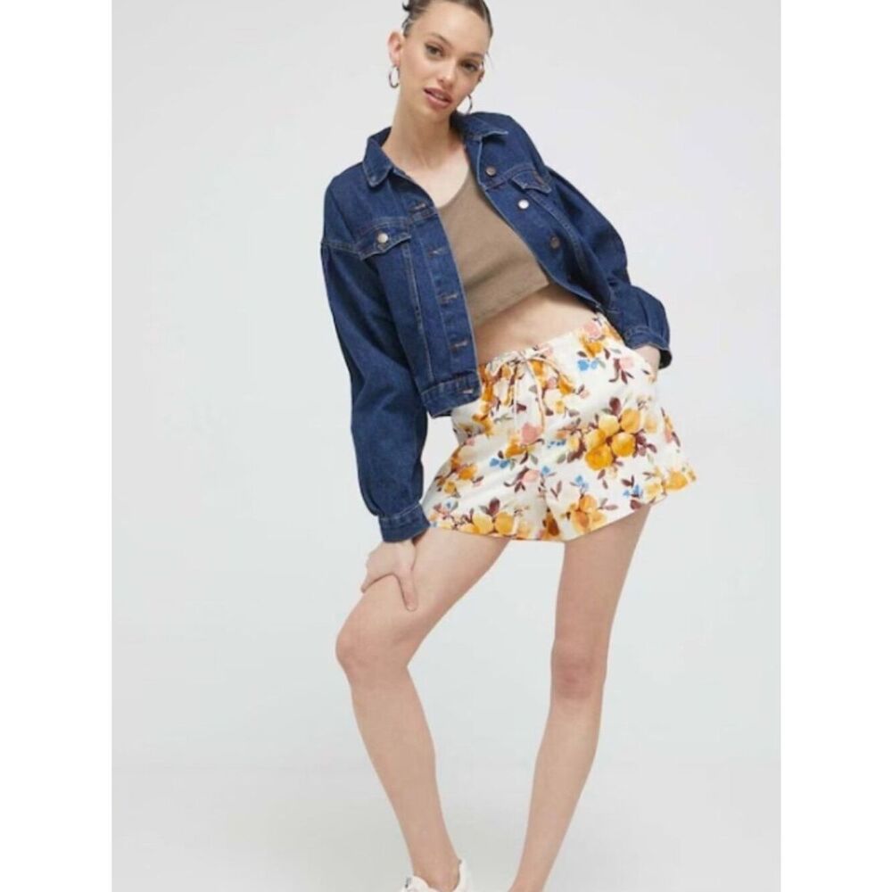 EUC Abercrombie & Fitch Linen Floral shorts Cream/Yellow in Size S